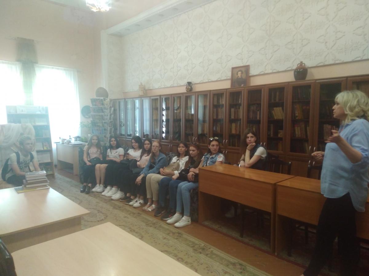 Посещение  Областной библиотеки для детей и юношества имени А.С. Пушкина Фото 1
